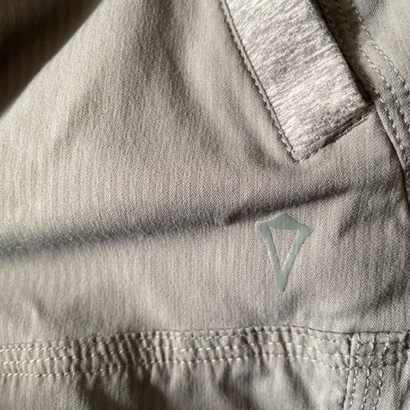 Ivivva by Lululemon Crop Live to Move Pants 10 - Picture 3 of 5